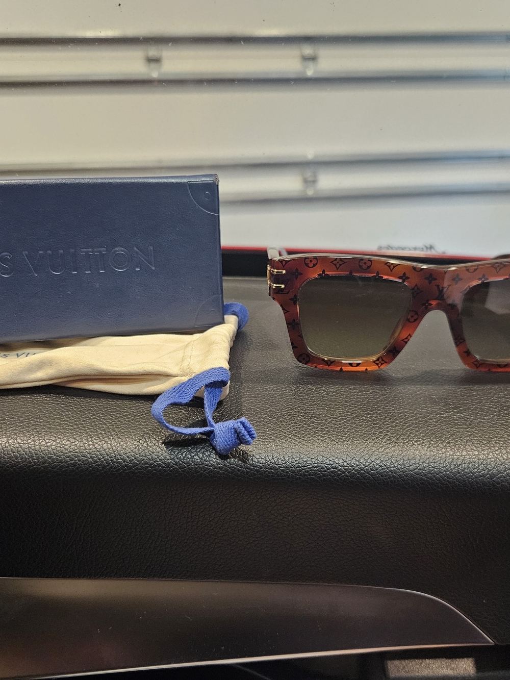 Louis Vuitton Shades With Dust Bag Authentic - Picture 3 of 3